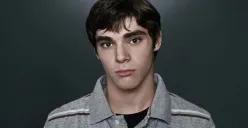 RJ Mitte, pemeran Walter White Jr. di Breaking Bad, meninggal dunia pada 12 Oktober 2026. (Sumber: X/@CultureCrave)