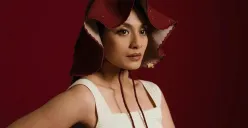 Aktris sekaligis pemeran Mak di Na Willa, Irma Rihi ramai dibahas setelah tak masuk nominasi FFI 2026. (Sumber: Instagram/@irmarihi)