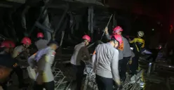 Sebanyak 50 personel kepolisian membantu penanganan ledakan yang terjadi di kawasan Pasar Cimanggis, Ciputat, Kota Tangerang Selatan, Banten, Rabu, 14 Oktober 2026. (Sumber: Dok. Polda Metro Jaya)