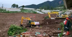 Kondisi longsor di Desa Pasirlangu, Cisarua, Kabupaten Bandung Barat, Jawa Barat. (Sumber: Poskota/Gatot Poedji Utomo)