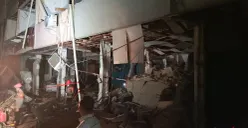 Sejumlah bangunan ruko di kawasan Pasar Cimanggis, Ciputat, Kota Tangsel, Banten, hancur imbas ledakan, Rabu, 14 Oktober 2026. (Sumber: Poskota/Ali Mansur)