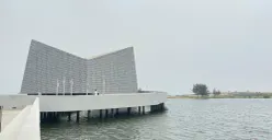 Masjid apung An-Nur di Taman Impian Jaya Ancol, Jakarta Utara. (Sumber: Poskota/Syifa Putri)