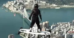 Kreator teknologi China, Song Xingyu atau Magical Ayu, mengembangkan papan seluncur terbang yang terinspirasi dari perangkat milik Green Goblin dalam film Spider-Man. (Sumber: Magical Ayu)