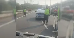 Ambulans dihadang polisi karena ada rombongan PBB (Dok. Tiktok/@fahri_relawan.ambulance)