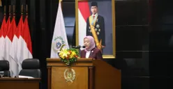 Anggota Fraksi PDI Perjuangan Yuke Yurike dalam Rapat Paripurna DPRD DKI Jakarta terhadap Ranperda APBD 2027, Senin (19/10). (Sumber: ddjp)