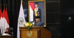 Penasehat Fraksi Partai Kebangkitan Bangsa (PKB) Sutikno dalam Rapat Paripurna DPRD DKI Jakarta terhadap Rancangan Peraturan Daerah (Ranperda) APBD 2027, Senin (19/10). (Sumber: ddjp)
