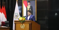 Juru Bicara Fraksi Fraksi Partai Solidaritas Indonesia (PSI) Justin Adrian dalam Rapat Paripurna DPRD DKI Jakarta terhadap Rancangan Peraturan Daerah (Ranperda) APBD 2027, Senin (19/10). (Sumber: ddjp)
