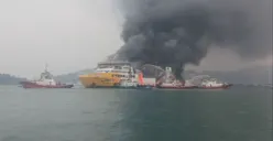 KMP Batu Mandi dilaporkan terbakar di alur masuk Pelabuhan Merak, Banten, Selasa, 20 Oktober 2026, sore WIB. (Sumber: Dok. Istimewa)