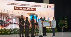 Kejagung mulai mengembalikan kerugian korban Koperasi Simpan Pinjam Indosurya melalui penyerahan dana sekitar Rp229 miliar pada tahap pertama pemulihan aset. (Sumber: Poskota/Ali Mansur)