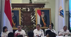 Konferensi pers realisasi APBD Triwulan III 2026 di Balai Kota Jakarta, Gambir, Jakarta Pusat, Rabu, 21 Oktober 2026. (Sumber: Poskota/Syifa Putri)
