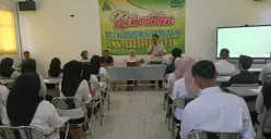 Manager Personnel & General Affair/Deputy Manager HRD PT Indonesia Nippon, Seiki Dudih Iskandar memberikan sambutan terkait proses perekrutan tenaga kerja. (Sumber: Poskota/Rahmat Haryono)
