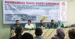 Proses pembayaran penggantian tanah untuk pembangunan Flyover Bulak Kapal di Kantor Kecamatan Bekasi Timur, Kota Bekasi, Selasa, 20 Oktober 2026. (Sumber: Dok. Istimewa)