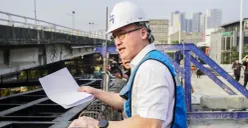Anggota DPRD DKI Jakarta Hardiyanto Kenneth saat melakukan inspeksi mendadak (sidak) ke lokasi pembangunan Flyover Latumenten di Grogol Petamburan, Jakarta Barat. (Sumber: Istimewa)