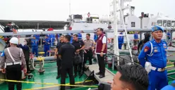 Kapal tanker MT Global 168 yang diduga mengangkut 1,16 ton ketamine di Perairan Belawan, Sumatera Utara. (Sumber: Mabes Polri)