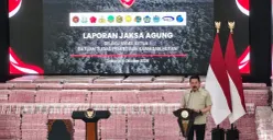 Jaksa Agung Sanitiar Burhanuddin saat menghadiri acara penyerahan denda administratif dan penyelamatan keuangan negara oleh Satgas PKH di Kejagung, Jakarta Selatan. (Sumber: Poskota/Ali Mansur)