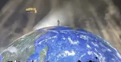 Kanye West tampil dalam konser Ye Live in Jakarta di Stadion Utama Gelora Bung Karno, Jakarta, Sabtu (24/10/2026), dengan konsep panggung 360 derajat dan penampilan sejumlah lagu populernya. (Sumber: Instagram)
