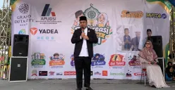 Ketua MUI Kecamatan Babelan, Kabupaten Bekasi, KH. Husnul Amal Mas’ud saat membuka Gelaran Kreasi Seni Religi dan Bazar UMKM di kompleks Perumahan Grand Duta City, Minggu, 25 Oktober 2026. (Sumber: Dok. Istimewa)