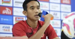 Kapten Persija Jakarta Rizky Ridho menyoroti kondisi rumput Jakarta International Stadium setelah Macan Kemayoran menang 2-1 atas Persik Kediri pada pekan ketujuh Super League 2026/2027. (Sumber: Persija.id)