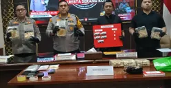 Jumpa pers Polresta Serang Kota dalam pengungkapan jaringan narkoba di Malaysia, Selasa, 27 Oktober 2026. (Sumber: Poskota/Rahmat Haryono)