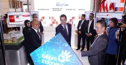 CTO Danantara Sigit Puji Santosa (kiri), Managing Director Strategic Technology Initiatives Danantara Irwan Rey (kanan), dan Direktur IT Digital Telkom Kharim I. G. Siregar (tengah). (Sumber: Telkom)