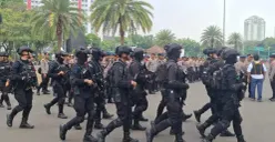 Polda Metro Jaya bersama TNI, Pemerintah Provinsi DKI Jakarta, dan petugas Pengamanan Dalam (Pamdal) mengawal 77 kegiatan masyarakat di wilayah Jakarta pada Rabu, 28 Oktober 2026. (Sumber: Polda Metro Jaya)