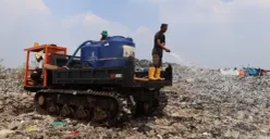 Petugas DLH melakukan penyiraman landfill di Kawasan TPA Rawa Kucing, Kecamatan Neglasari, Kota Tangerang, Provinsi Banten. Kamis (2/7/26). (Sumber: Kominfo Kota Tangerang)