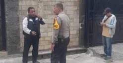 Polisi melakukan cek TKP dan meminta keterangan saksi. (Sumber: Polsek Sukmajaya)