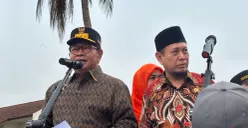 Gubernur Jakarta, Pramono Anung saat meninjau Kali Mampang, Jakarta Selatan, Kamis, 29 Oktober 2026. (Sumber: Poskota/Syifa Putri)