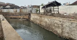 Kali Mampang, Segmen Poncol, Jakarta Selatan, dinormalisasi. (Sumber: Poskota/Syifa Putri)