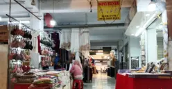 Kondisi lantai dua Pasar Gudang Tigaraksa terlihat sepi pengunjung. (Sumber: Pos Kota/ Veronica)