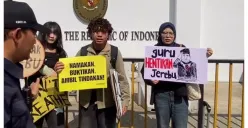 KBRI Kuala Lumpur didatangi warga Malaysia yang memprotes kabut asap karhutla Indonesia. (Sumber: X/@bismillahyuk_)