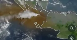 Sebaran abu vulkanik Gunung Anak Krakatau terpantau bergerak ke arah berbeda pada lapisan atmosfer tinggi dan rendah. (Sumber: PVMBG)