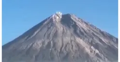 Aktivitas vulkanik Gunung Semeru di Jawa Timur masih tergolong tinggi hingga Senin, 7 September 2026. (Sumber: X/@osamudajaii)