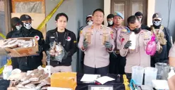 Jumpa pers penungkapan kasus peredaran tembakau sintetis di Kabupaten Bandung Barat, Selasa, 8 September 2026. (Sumber: Poskota/Gatot Poedji Utomo)