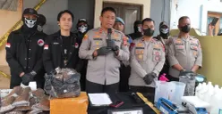 Polres Cimahi menggelar ungkap kasus peredaran tembakau sintetis di Kabupaten Bandung Barat, Selasa, 8 September 2026. (Sumber: Poskota/Gatot Poedji Utomo)