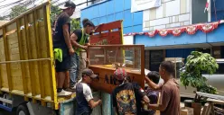 Petugas dari Pengadilan Negeri (PN) Jakarta Selatan meIakukan pengosongan terhadap bangunan lima lantai di kawasan Setiabudi, Selasa (8/9/2026). (Sumber: Istimewa)