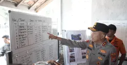 Polda Banten menyiapkan pos antemortem sebagai langkah kesiapsiagaan dalam pencarian rombongan media yang belum dapat dihubungi setelah berangkat menuju kawasan Gunung Anak Krakatau (GAK), Kabupaten Pandeglang, Banten. (Sumber: Polda Banten)