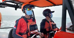 Tim SAR gabungan melakukan operasi pencarian rombongan jurnalis dan tiga awak kapal yang hilang kontak di perairan Selat Sunda, Kabupaten Pandeglang, Banten. (Sumber: Dok. Istimewa)