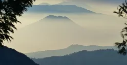 Ilustrasi erupsi gunung. (Sumber: Pixabay/jovanel)