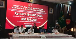 Konferensi pers Kejaksaan Agung (Kejagung) terkait pernyitaan uang dari PT PSMI dalam penyidikan kasus dugaan korupsi penggunaan serta pemanfaatan kawasan hutan di wilayah kerja PT Inhutani V, Lampung. (Sumber: Pos Kota/ Ali Mansur)