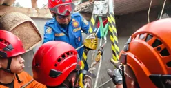 Petugas BPBD mengevakuasi korban diduga menghirup udara beracun dan terjebak dalam sumur di Kampung Pabuaran, Desa Cilayang, Kabupaten Serang, Banten, Sabtu, 12 September 2026. (Sumber: Dok. Istimewa)