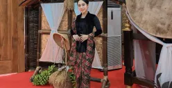 Sosok Kanaya Whu dikenal sebagai vokalis Emka 9 yang aktif tampil dalam berbagai kegiatan seni dan budaya di Jawa Barat. (Sumber: Instagram/@kanayawhu)