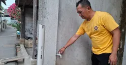 Kekeringan terjadi di RW 05 Kelurahan Sawangan Baru, Kecamatan Sawangan, Kota Depok. (Sumber: Poskota/Angga Pahlevi)