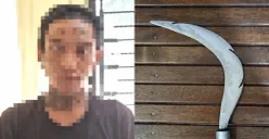 Pelaku penganiayaan berinisial AS alias Bagol, 34 tahun diamankan di Polsek Beji, Depok, usai membacok pacarnya menggunakan celurit. (Sumber: Pos Kota/ Angga)
