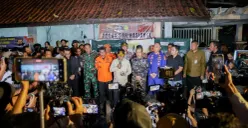 Gubernur Banten, Andra Soni mengumumkan operasi pencarian lima jurnalis dan tiga ABK dihentikan setelah sepuluh hari, Kamis, 17 September 2026. (Sumber: Dok. Istimewa)