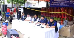 Dittipidter Bareskrim Polri membongkar praktik penyalahgunaan LPG 3 kg bersubsidi di Pondok Aren, Kota Tangerang Selatan, Banten. (Sumber: Dok. Polri)