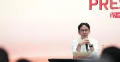 Chief Executive Officer Telin Abdul Rahman Ansyori menyampaikan komitmen Telin dalam mendorong keberlanjutan pada BATIC 2026 di Nusa Dua, Bali. (Sumber: Telkom)