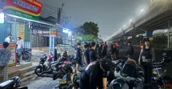 Brimob Polda Metro Jaya mengamankan empat sepeda motor yang diduga hendak digunakan untuk balap liar di Jalan Raya Kalimalang, Pondok Kelapa, Duren Sawit, Jakarta Timur, pada Sabtu, 19 September 2026. (Sumber: Pos Kota/Ali Mansur)