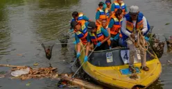 Aksi pembersihan sampah di Sungai Cisadane, Tangerang, menyambut peringatan World Cleanup Day. (Sumber: Istimewa)