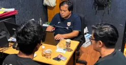 Tersangka BBS didampingi kuasa hukumnya saat menjalani pemeriksaan di ruang Unit 1 Satresnarkoba Polres Serang. (Sumber: Satresnarkoba Polres Serang)